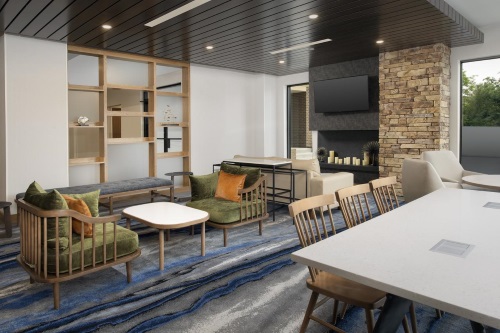 Fairfield Inn Suites by Marriott Alexandria Landmark lounge